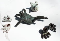 Faunidole Ourse-licorne, céramique (grès), gravures, glaçures,15x23x15 cm